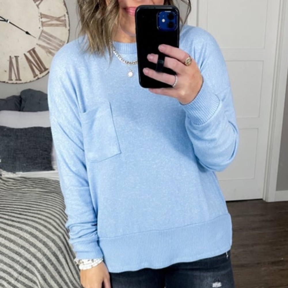 🩶5/$30 Light Blue Soft Lightweight Sweater Size Medium NEW